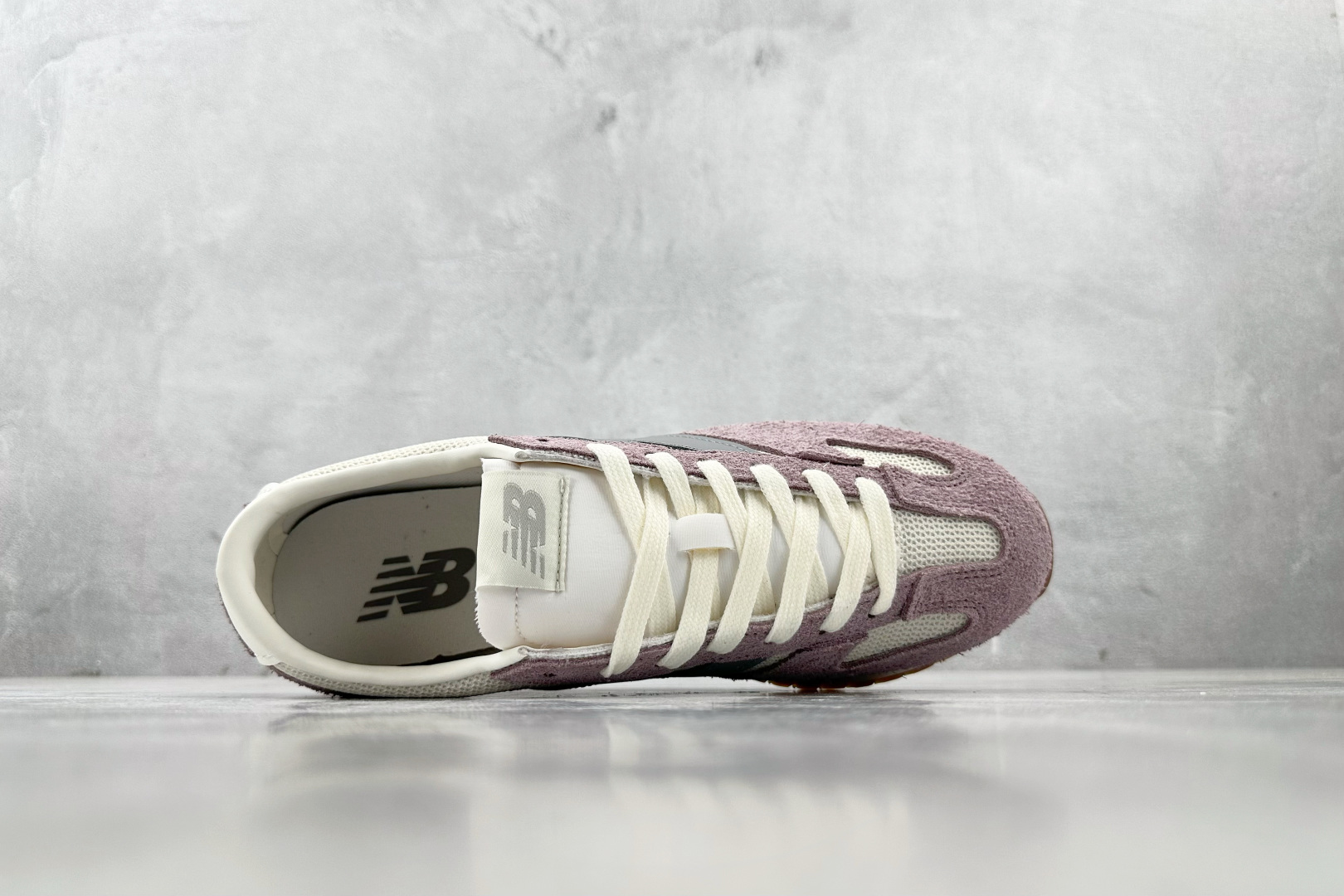 K13 版 
New Balance NB 471 米紫

货号：U471AL
尺码：36 36.5 3