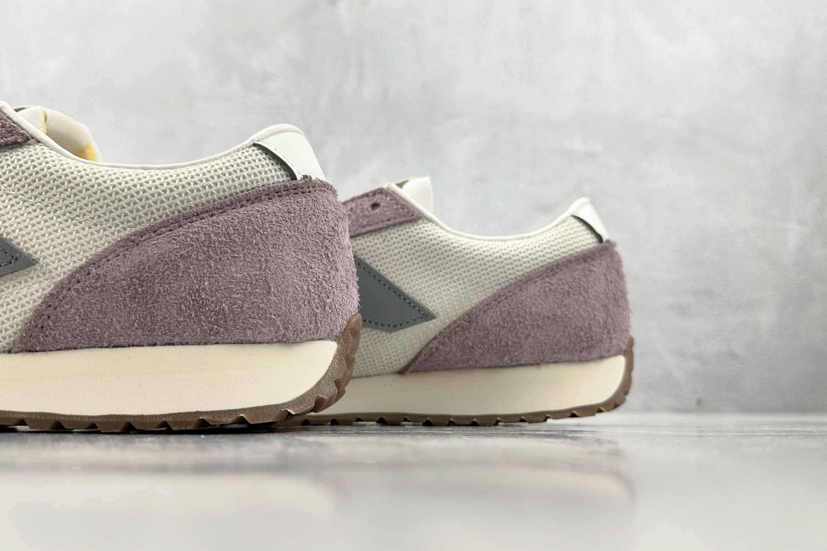 K13 版 
New Balance NB 471 米紫

货号：U471AL
尺码：36 36.5 3