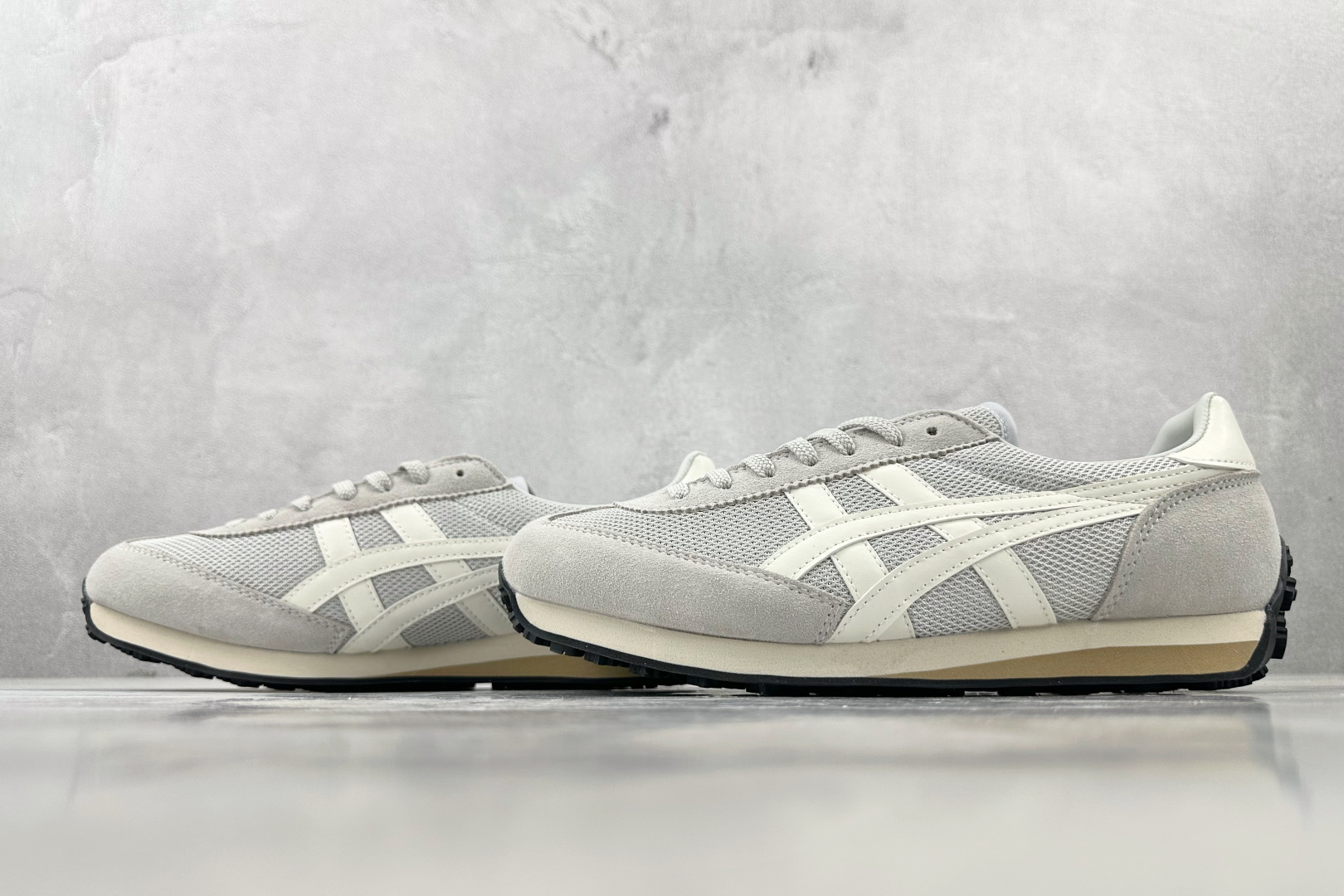 ZX 神版 
Onitsuka Tiger鬼塚虎 Edr 78 灰

货号：1183B395-020
尺