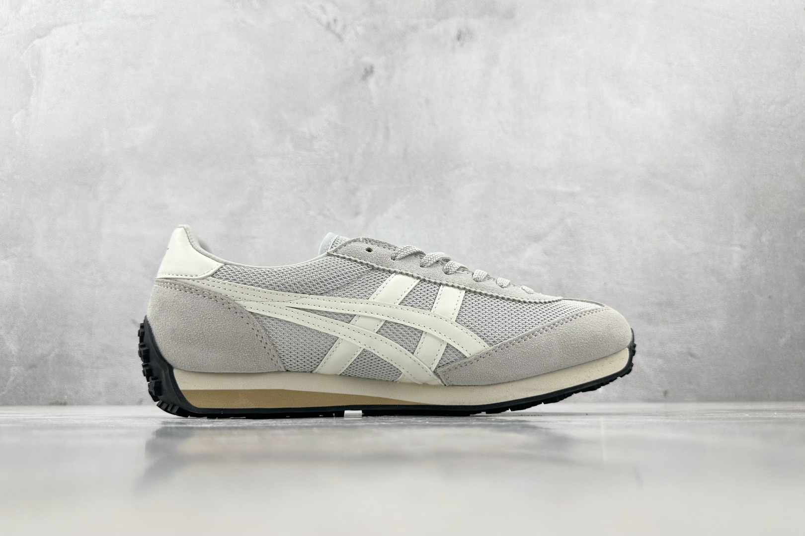 ZX 神版 
Onitsuka Tiger鬼塚虎 Edr 78 灰

货号：1183B395-020
尺