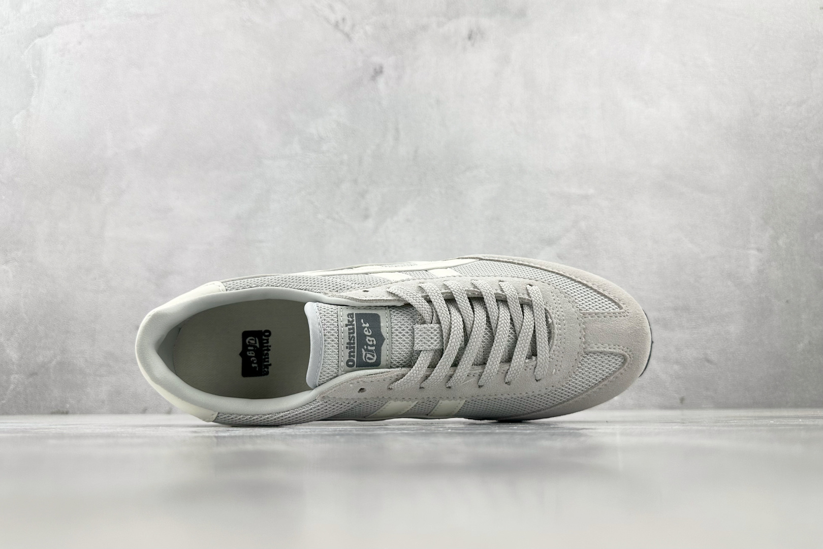 ZX 神版 
Onitsuka Tiger鬼塚虎 Edr 78 灰

货号：1183B395-020
尺