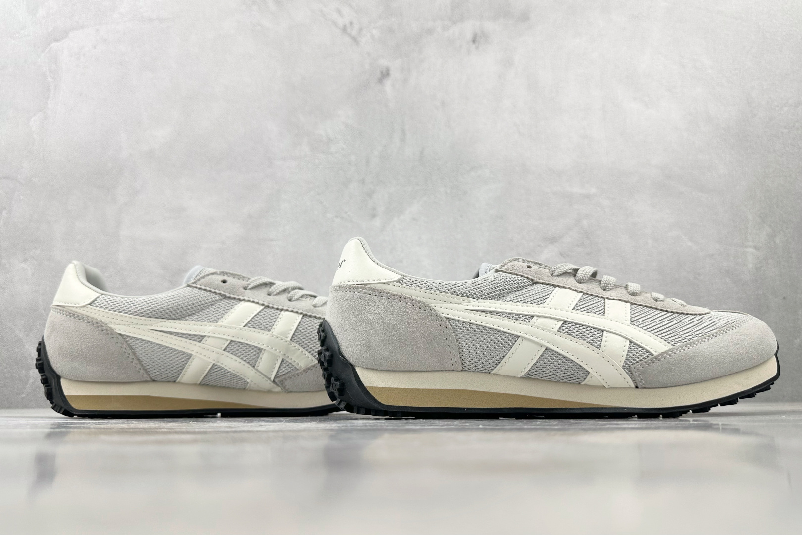ZX 神版 
Onitsuka Tiger鬼塚虎 Edr 78 灰

货号：1183B395-020
尺