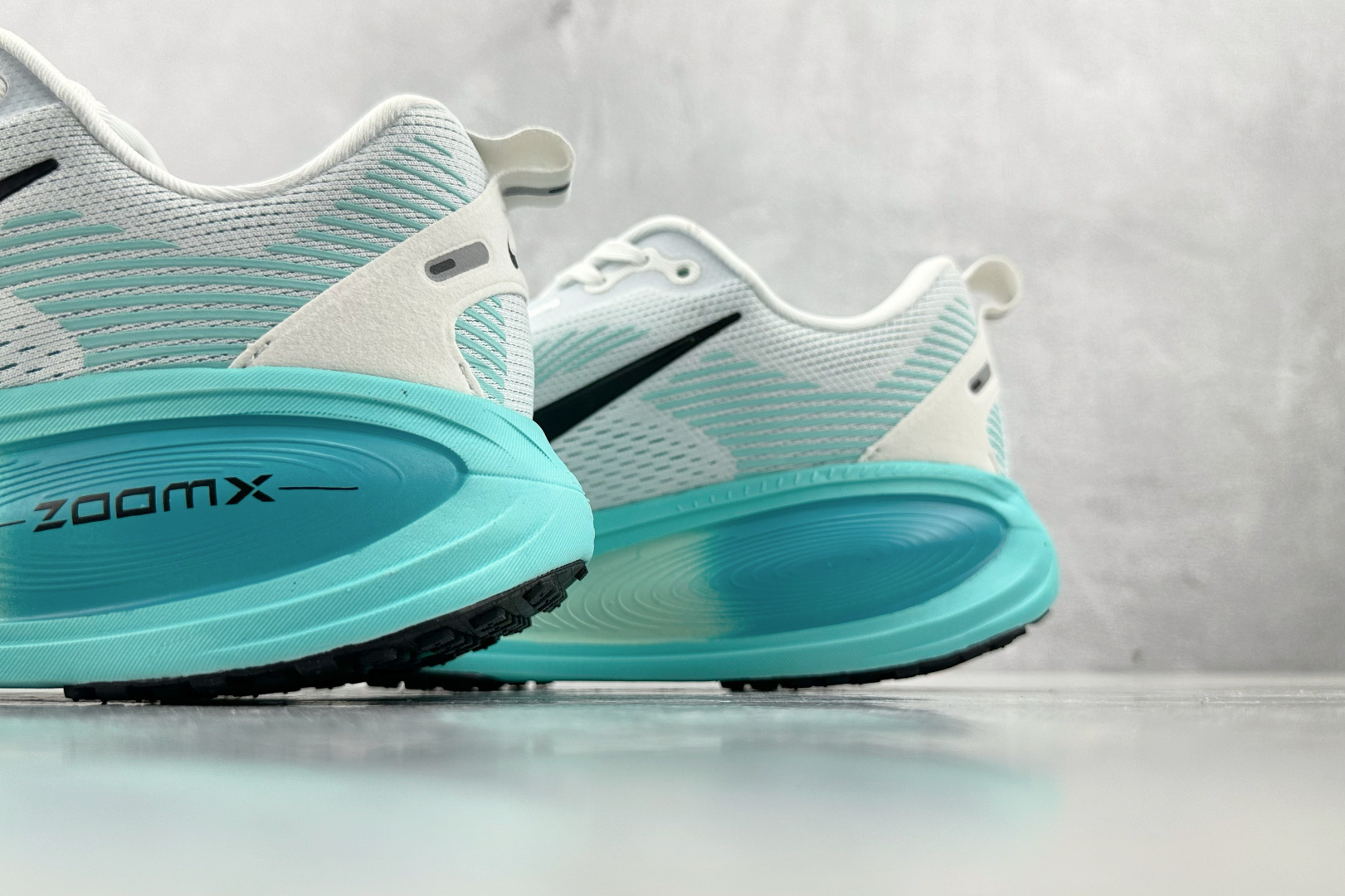 GT 
全套数据私模 Nike Vomero 18 绿灰色

货号：HM6803-103
尺码：36 3