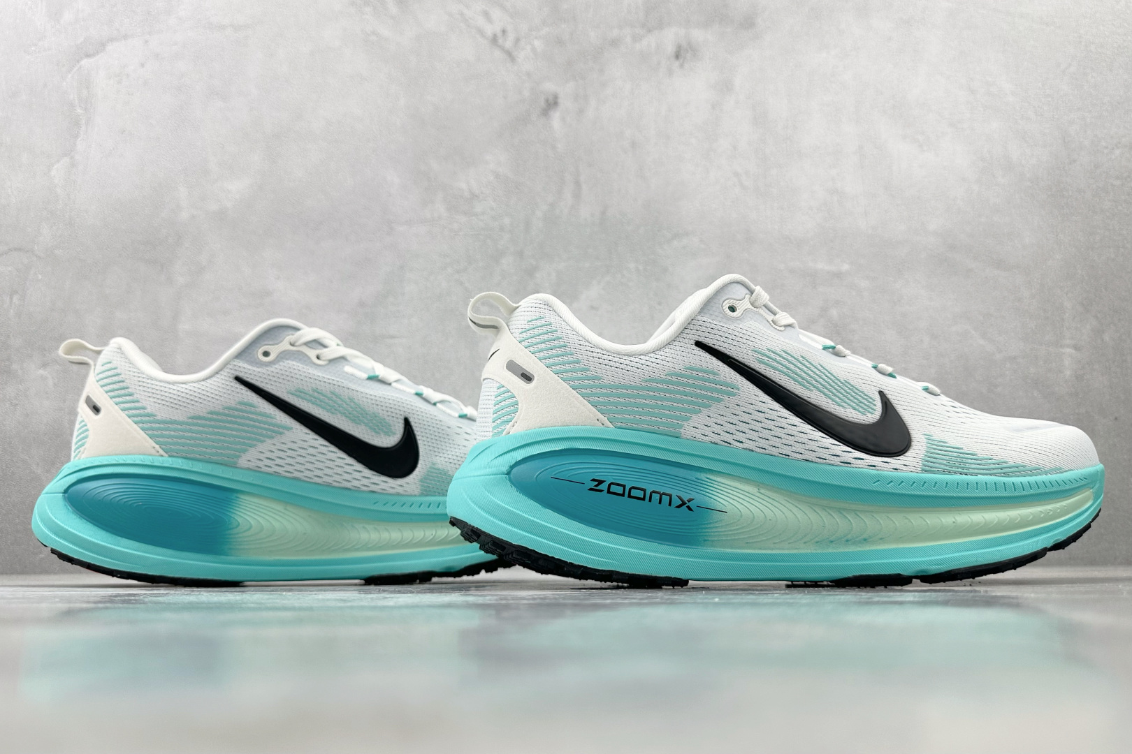 GT 
全套数据私模 Nike Vomero 18 绿灰色

货号：HM6803-103
尺码：36 3