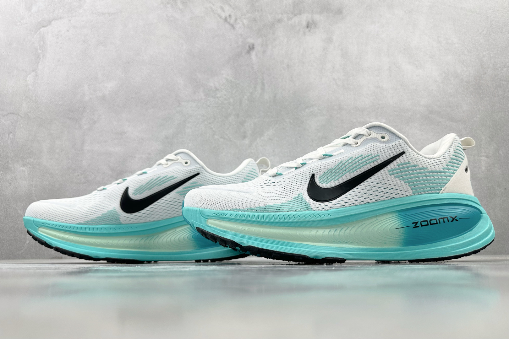 GT 
全套数据私模 Nike Vomero 18 绿灰色

货号：HM6803-103
尺码：36 3