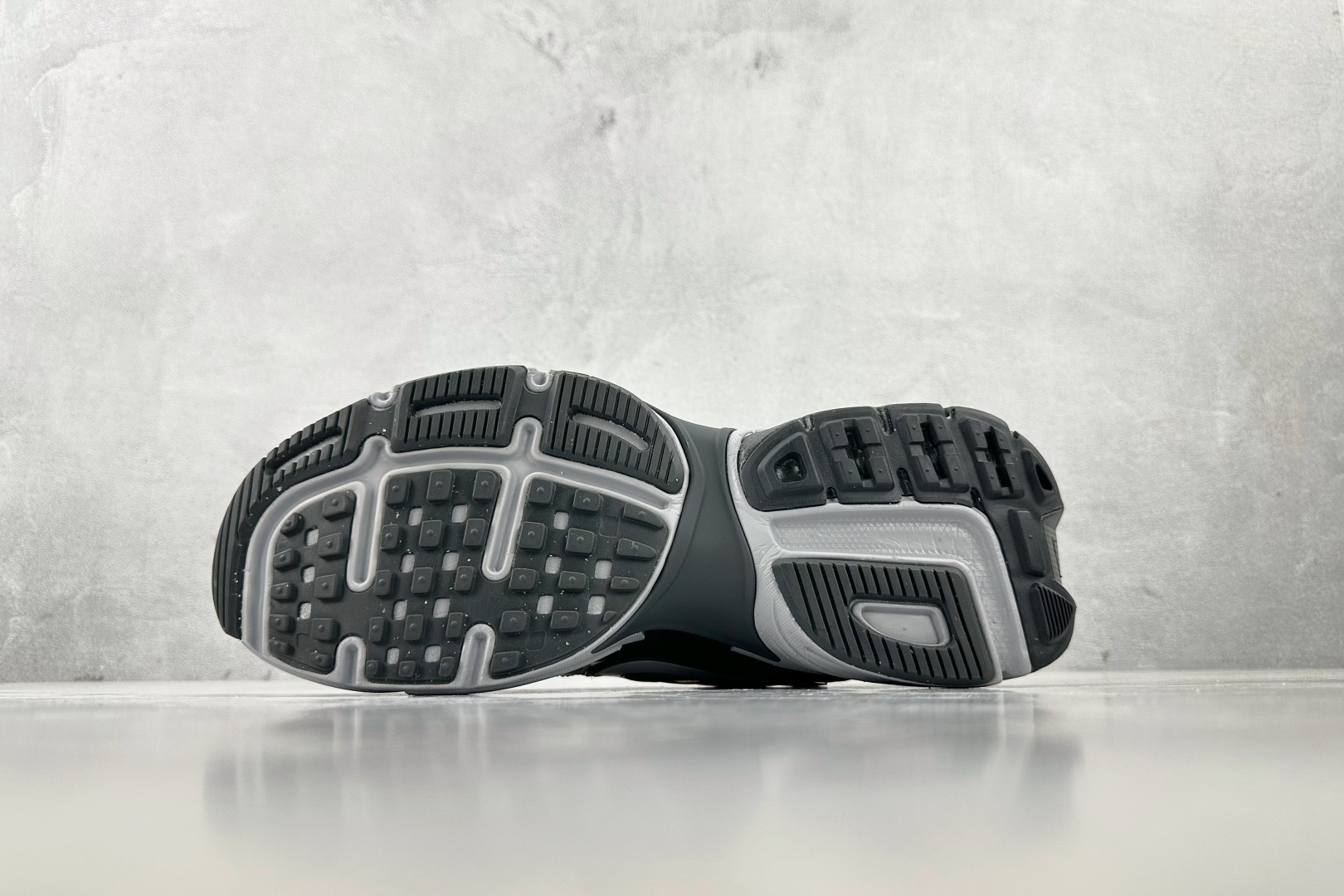 ZX 神版 
Nike V2K Run 黑色

货号：FD0736-005
尺码：36 36.5 37 