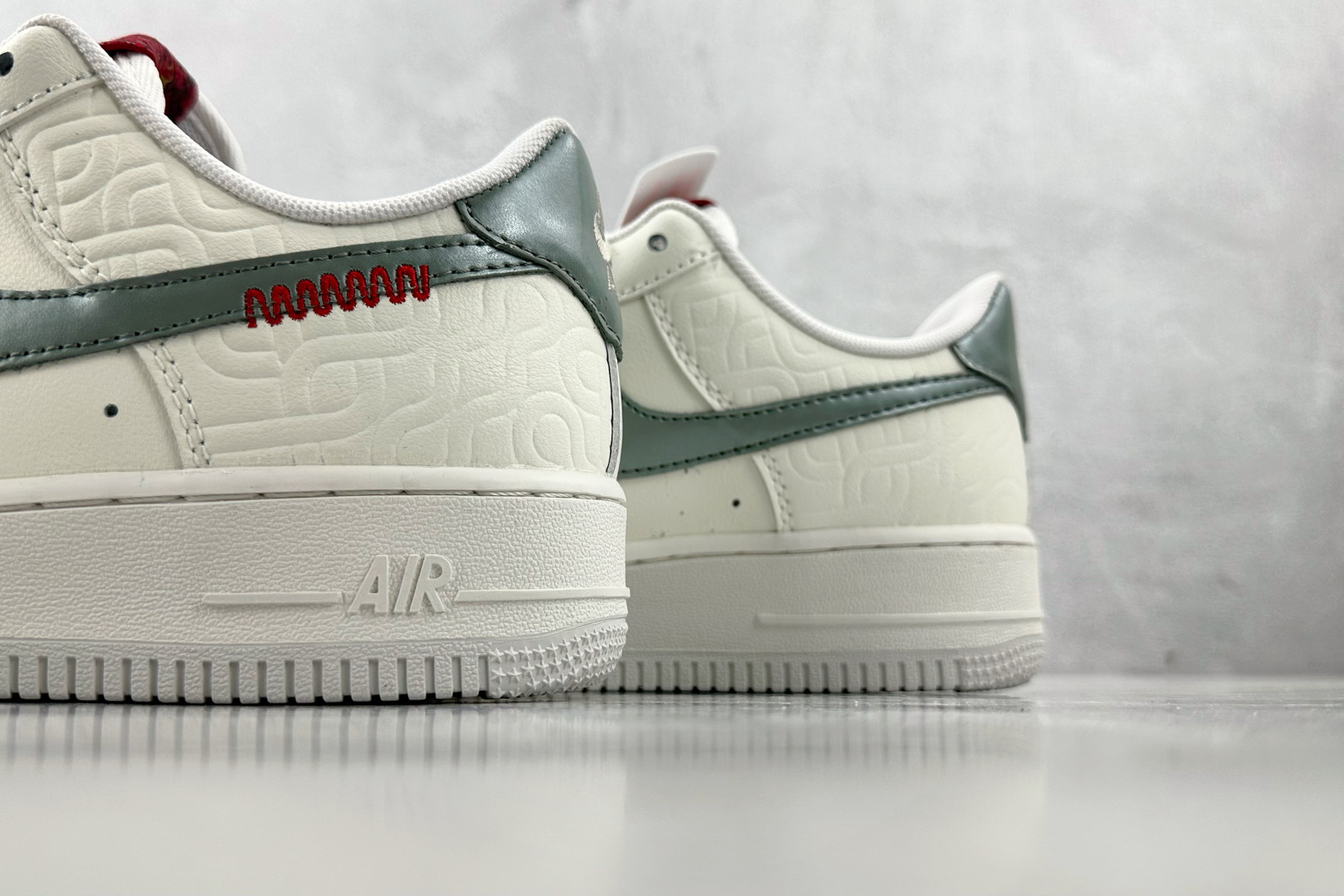 NO1 版 
Nike Air Force 1 CNYYear of the Snake”“蛇年”白色
