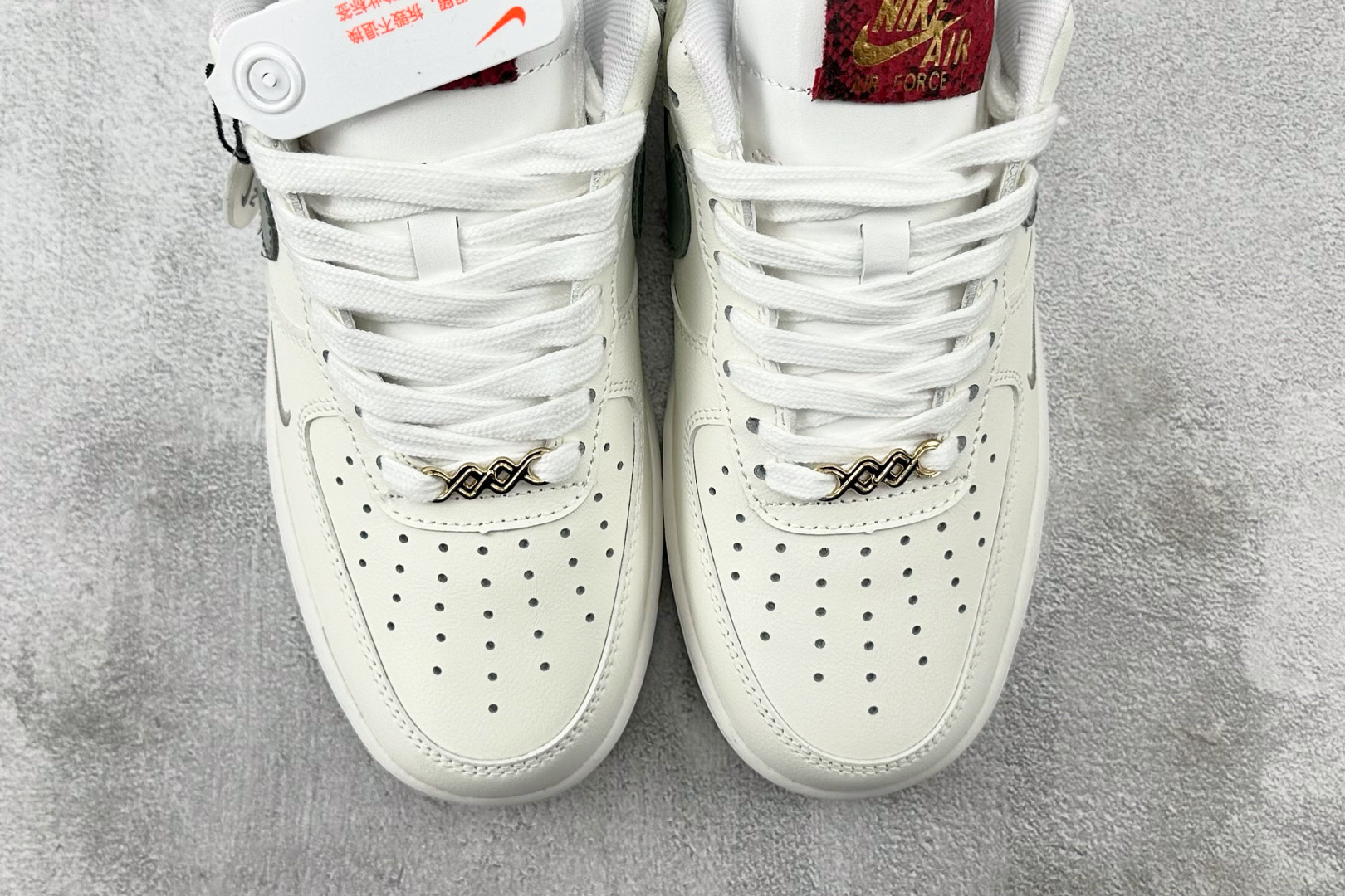 NO1 版 
Nike Air Force 1 CNYYear of the Snake”“蛇年”白色
