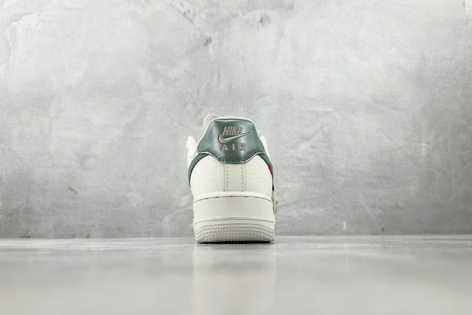 NO1 版 
Nike Air Force 1 CNYYear of the Snake”“蛇年”白色
