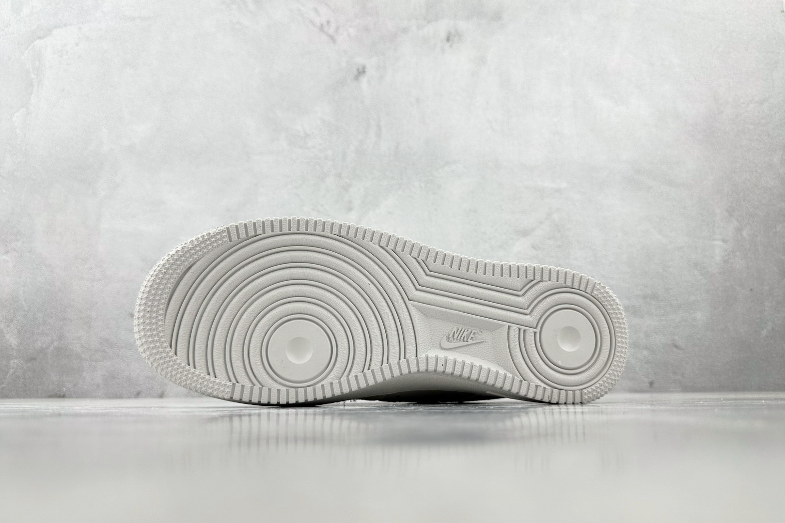 NO1 版 
Nike Air Force 1 CNYYear of the Snake”“蛇年”白色

