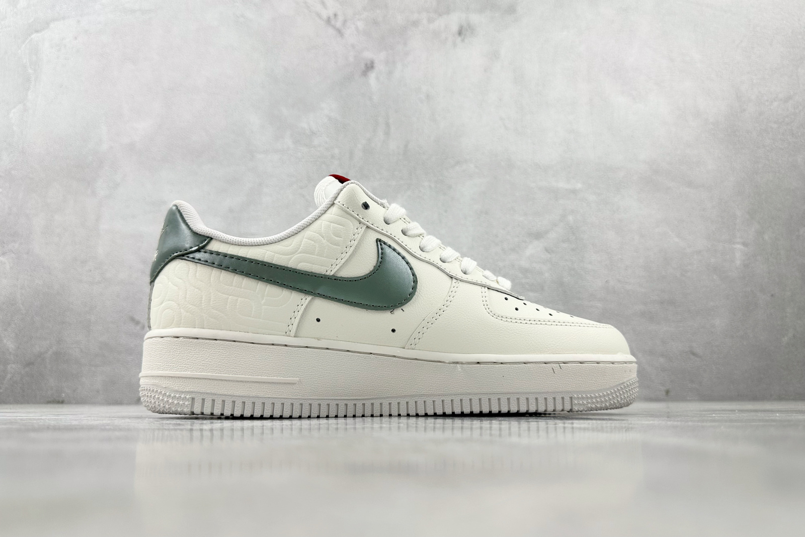 NO1 版 
Nike Air Force 1 CNYYear of the Snake”“蛇年”白色
