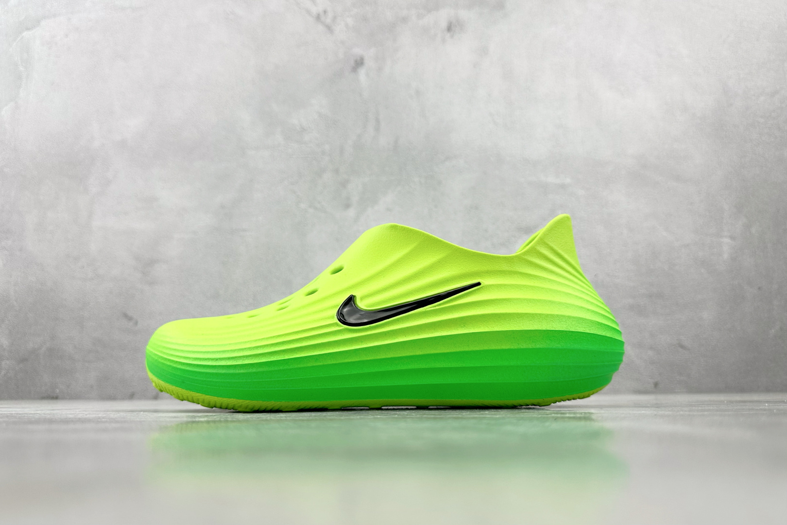 CD 
Nike ReactX Rejuven8 Green Strike 绿色

货号：HV5060-
