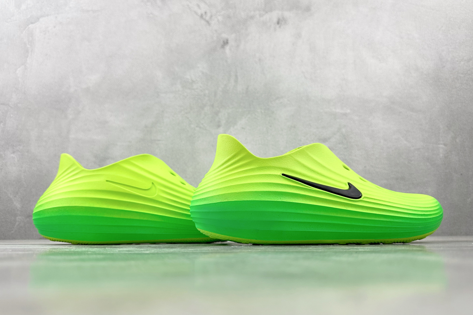 CD 
Nike ReactX Rejuven8 Green Strike 绿色

货号：HV5060-