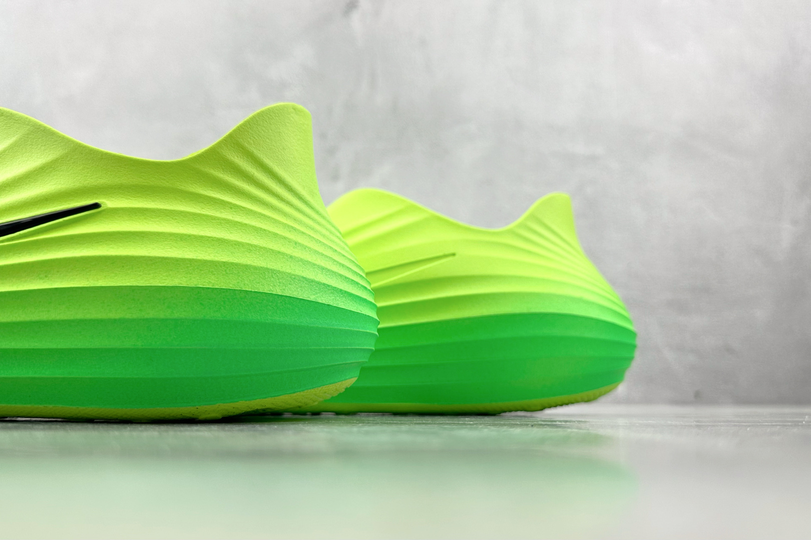 CD 
Nike ReactX Rejuven8 Green Strike 绿色

货号：HV5060-