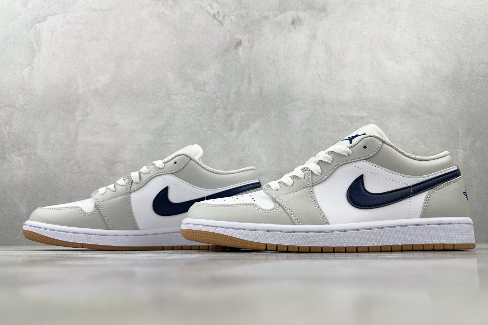 VT 
外贸批次  Jordan Air Jordan 1 Low 白色

货号：-146
尺码：36 
