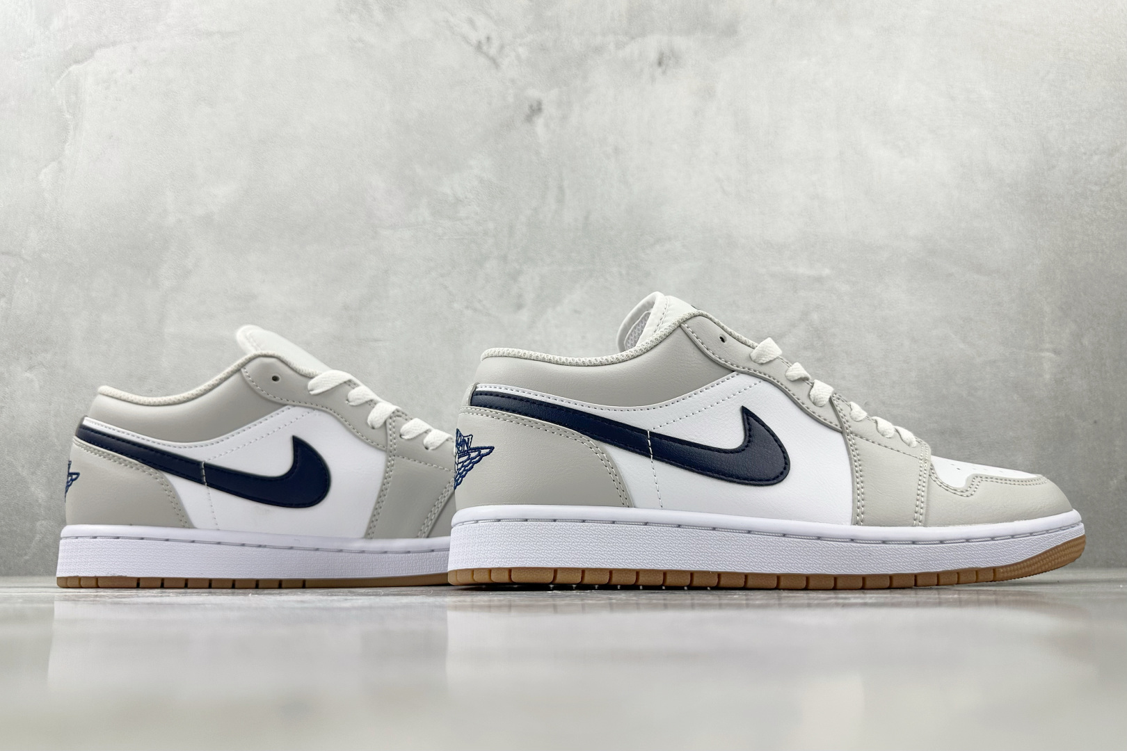 VT 
外贸批次  Jordan Air Jordan 1 Low 白色

货号：-146
尺码：36 