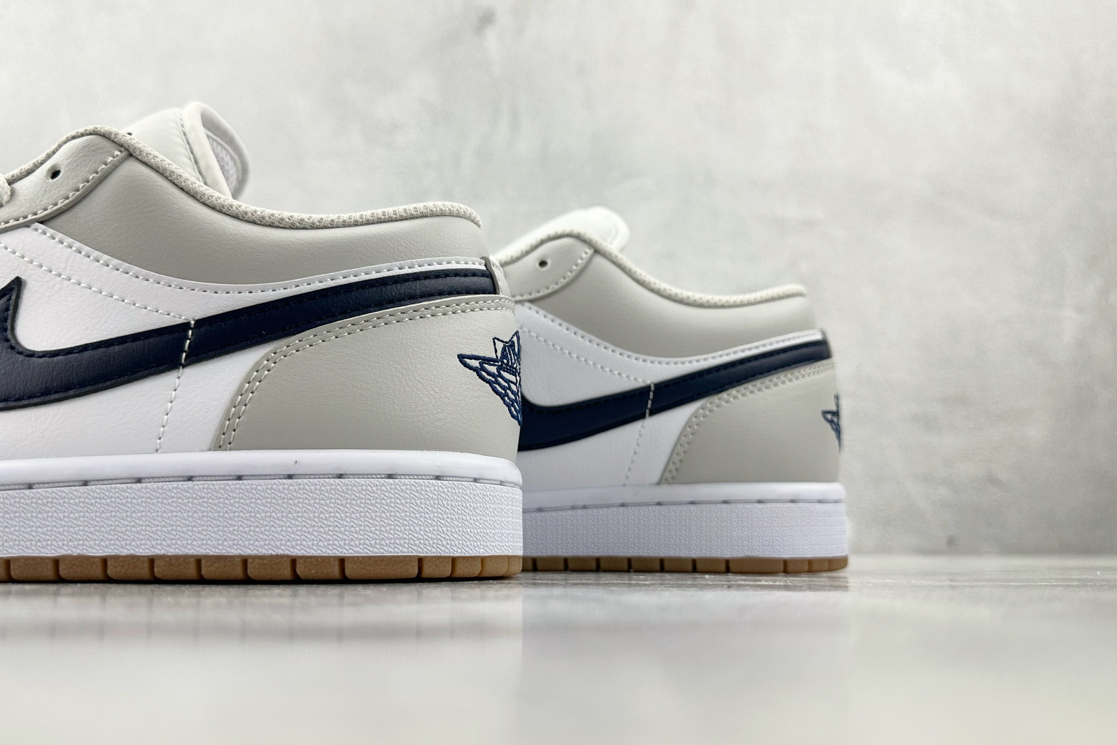 VT 
外贸批次  Jordan Air Jordan 1 Low 白色

货号：-146
尺码：36 