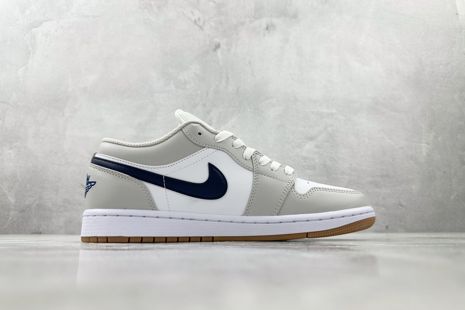 VT 
外贸批次  Jordan Air Jordan 1 Low 白色

货号：-146
尺码：36 