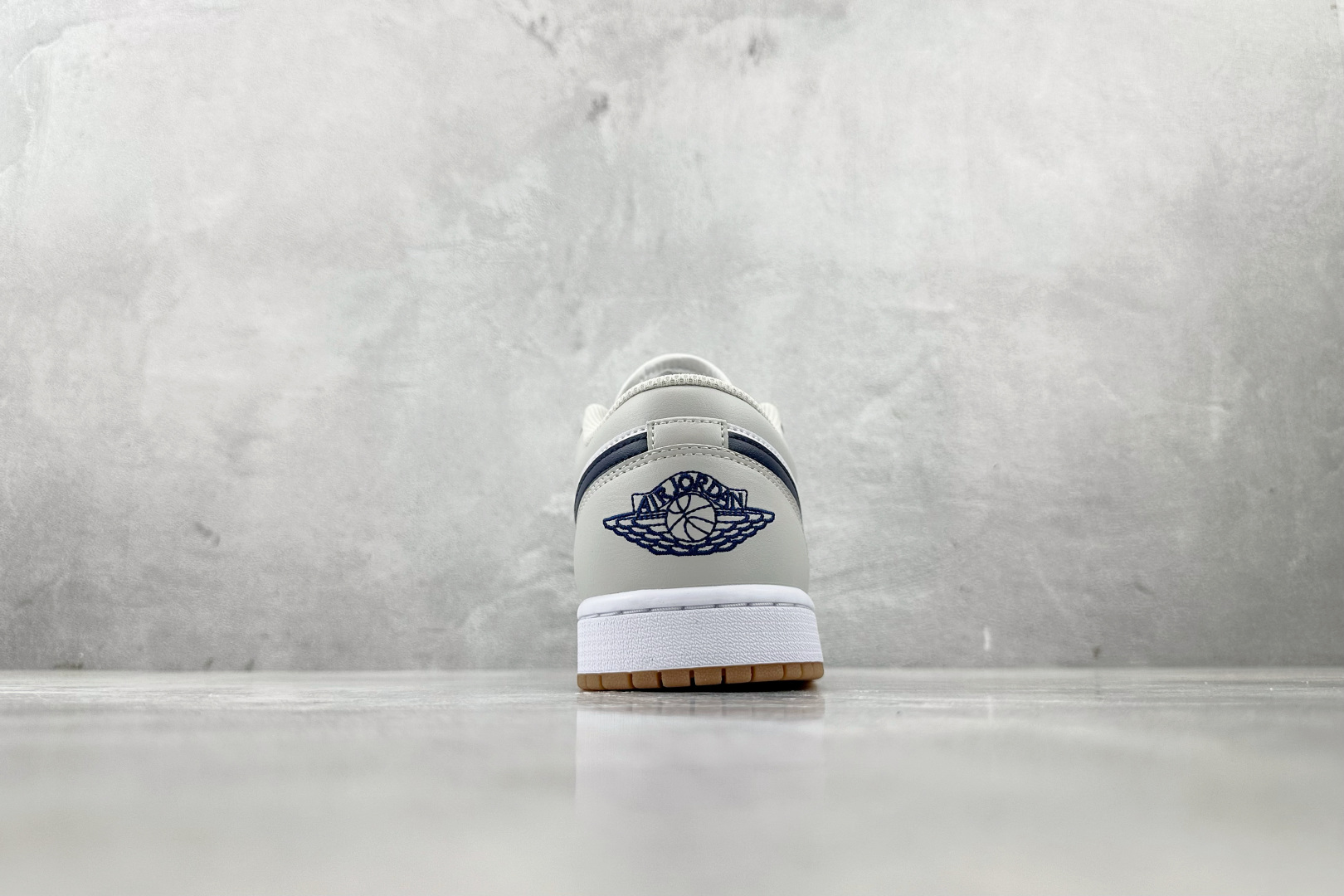VT 
外贸批次  Jordan Air Jordan 1 Low 白色

货号：-146
尺码：36 