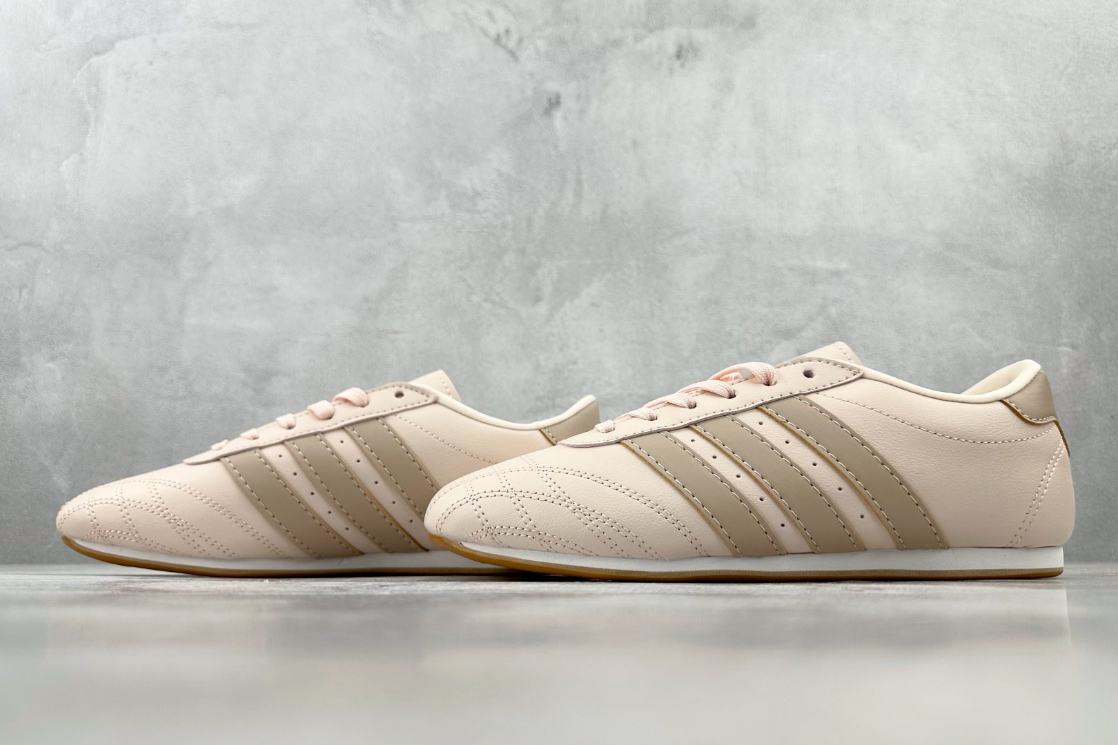 R 版 
出口订单 adidas originals Taekwondo 粉色

货号 ：JS0304
