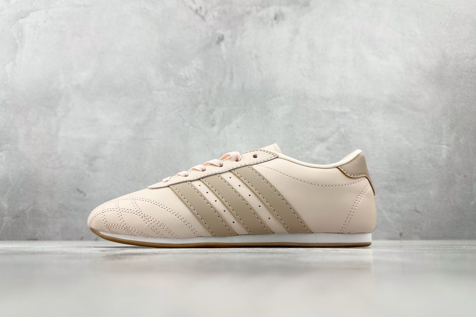 R 版 
出口订单 adidas originals Taekwondo 粉色

货号 ：JS0304

