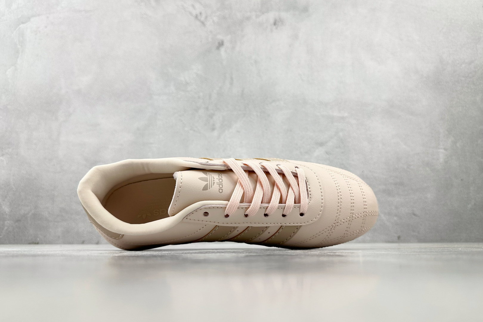 R 版 
出口订单 adidas originals Taekwondo 粉色

货号 ：JS0304
