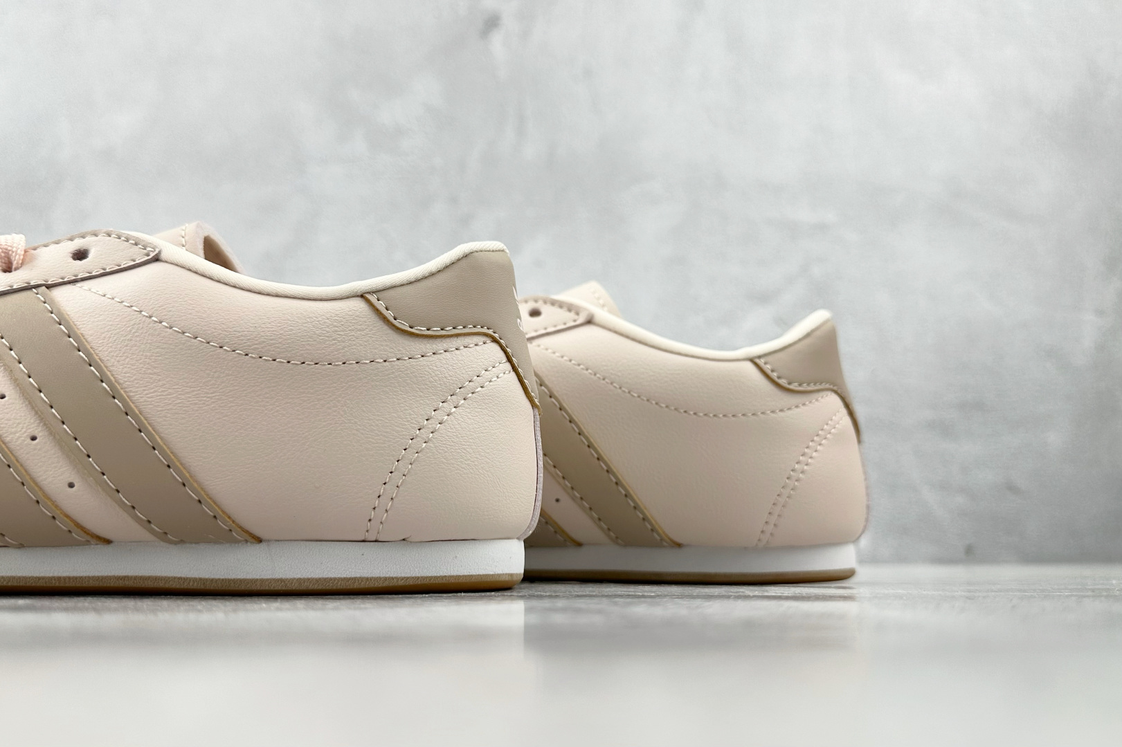 R 版 
出口订单 adidas originals Taekwondo 粉色

货号 ：JS0304
