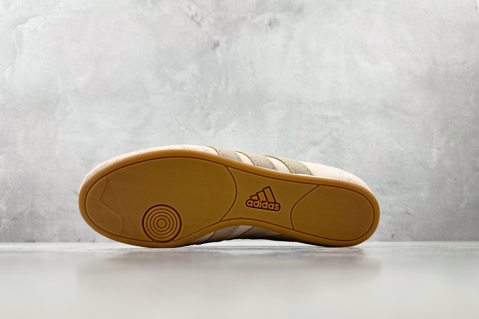 R 版 
出口订单 adidas originals Taekwondo 粉色

货号 ：JS0304
