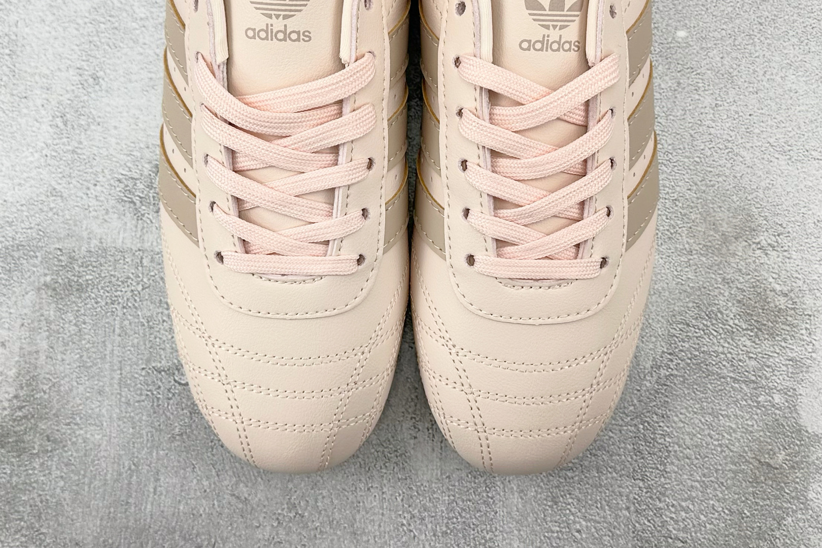 R 版 
出口订单 adidas originals Taekwondo 粉色

货号 ：JS0304
