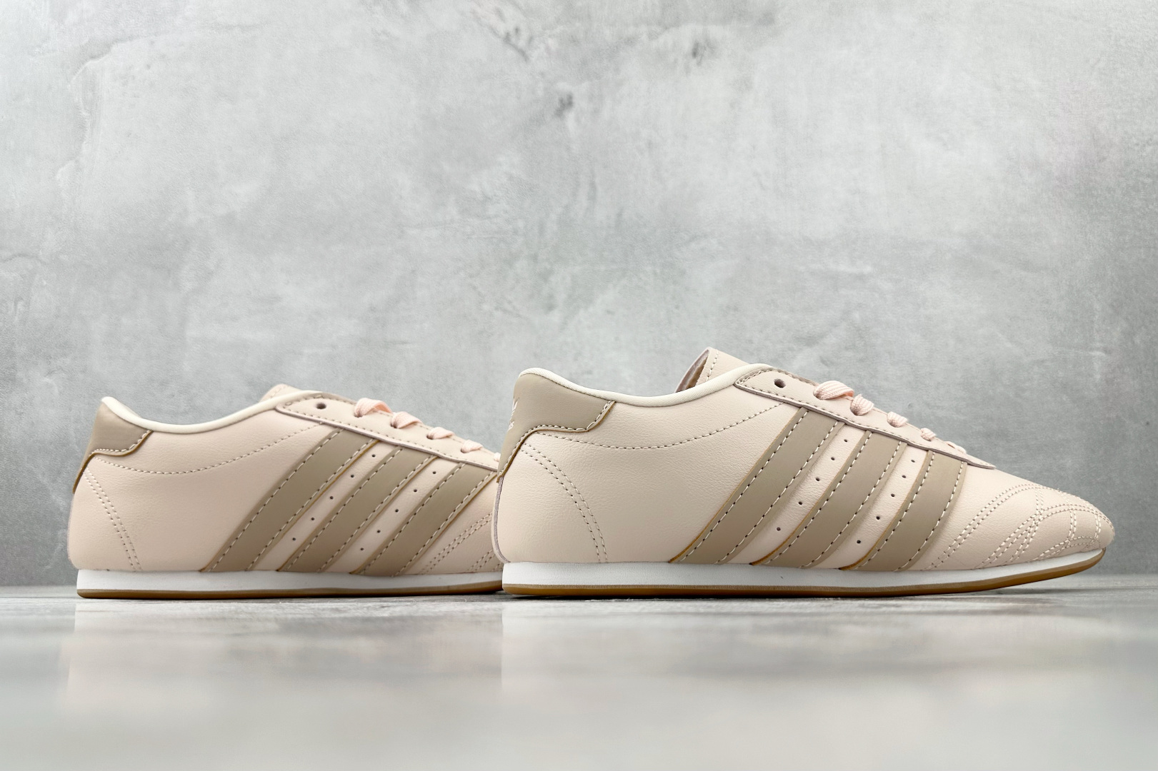 R 版 
出口订单 adidas originals Taekwondo 粉色

货号 ：JS0304
