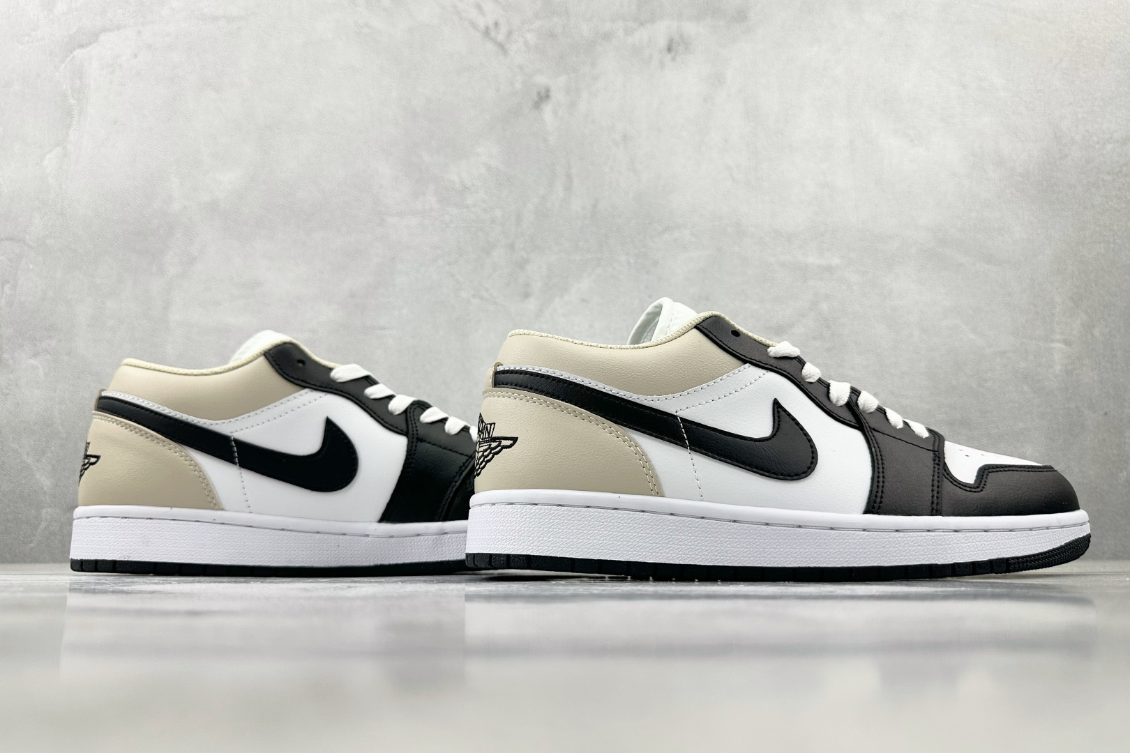 XC 
Jordan Air Jordan 1 白黑色

货号：-153
尺码：36 36.5 37 3