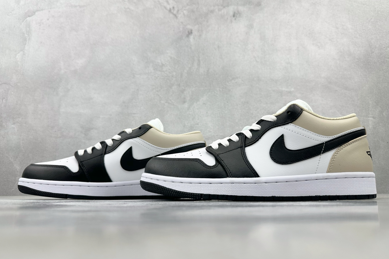 XC 
Jordan Air Jordan 1 白黑色

货号：-153
尺码：36 36.5 37 3
