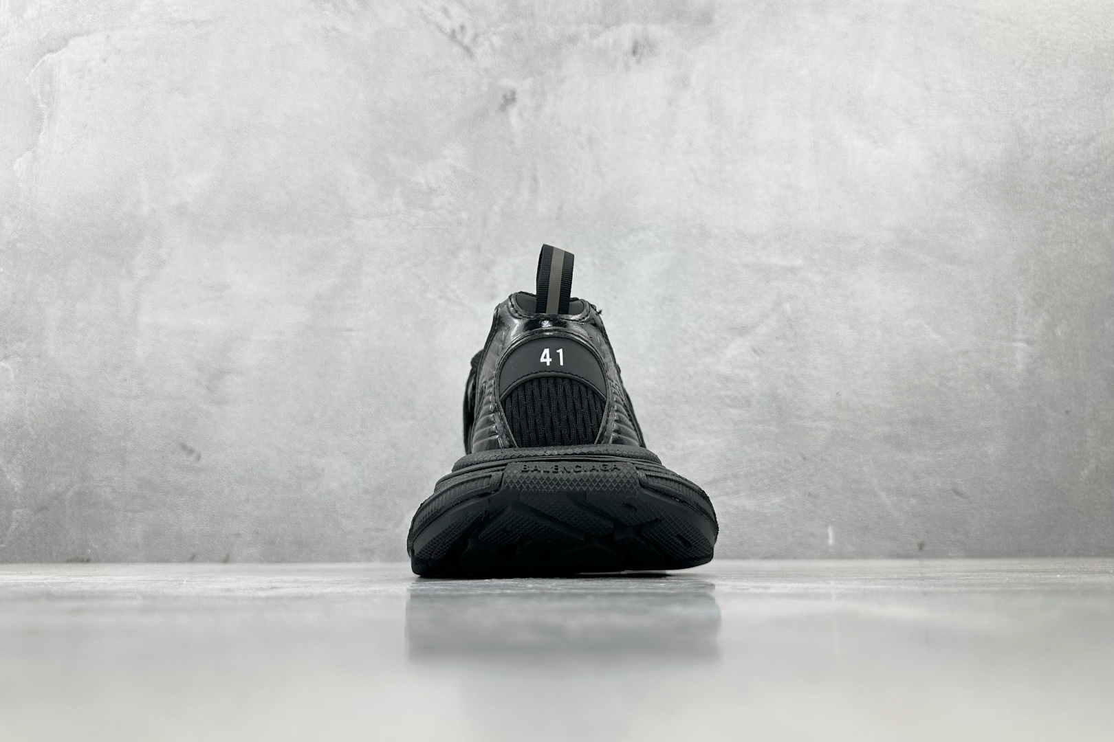  XA 
最新外贸批次Balenciaga 巴黎世家 3XL 黑色

货号：W3XCH1000
尺码：3