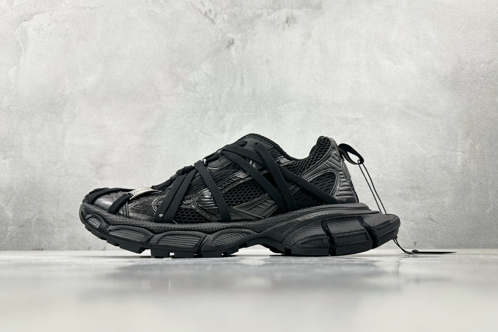  XA 
最新外贸批次Balenciaga 巴黎世家 3XL 黑色

货号：W3XCH1000
尺码：3