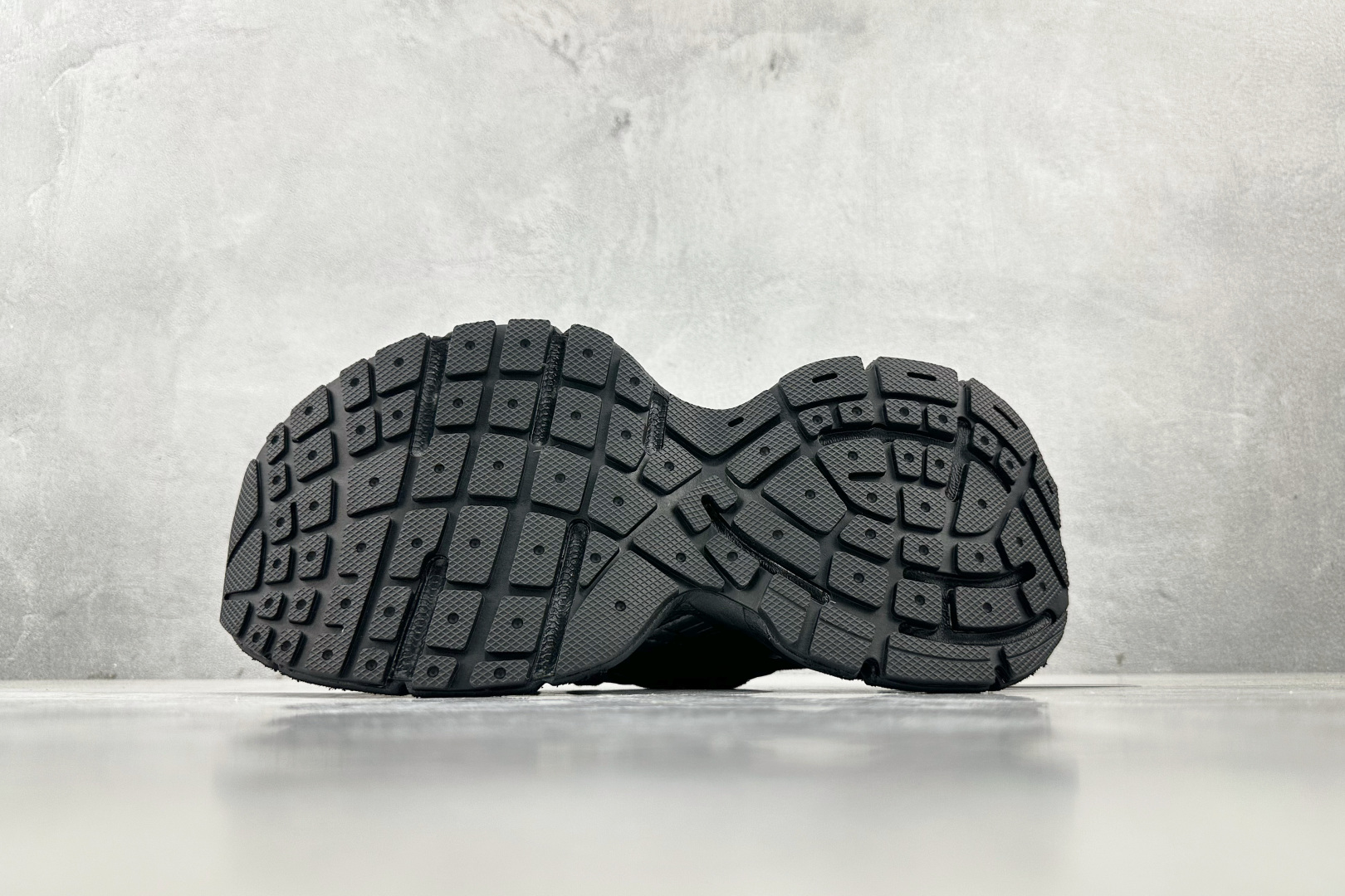  XA 
最新外贸批次Balenciaga 巴黎世家 3XL 黑色

货号：W3XCH1000
尺码：3
