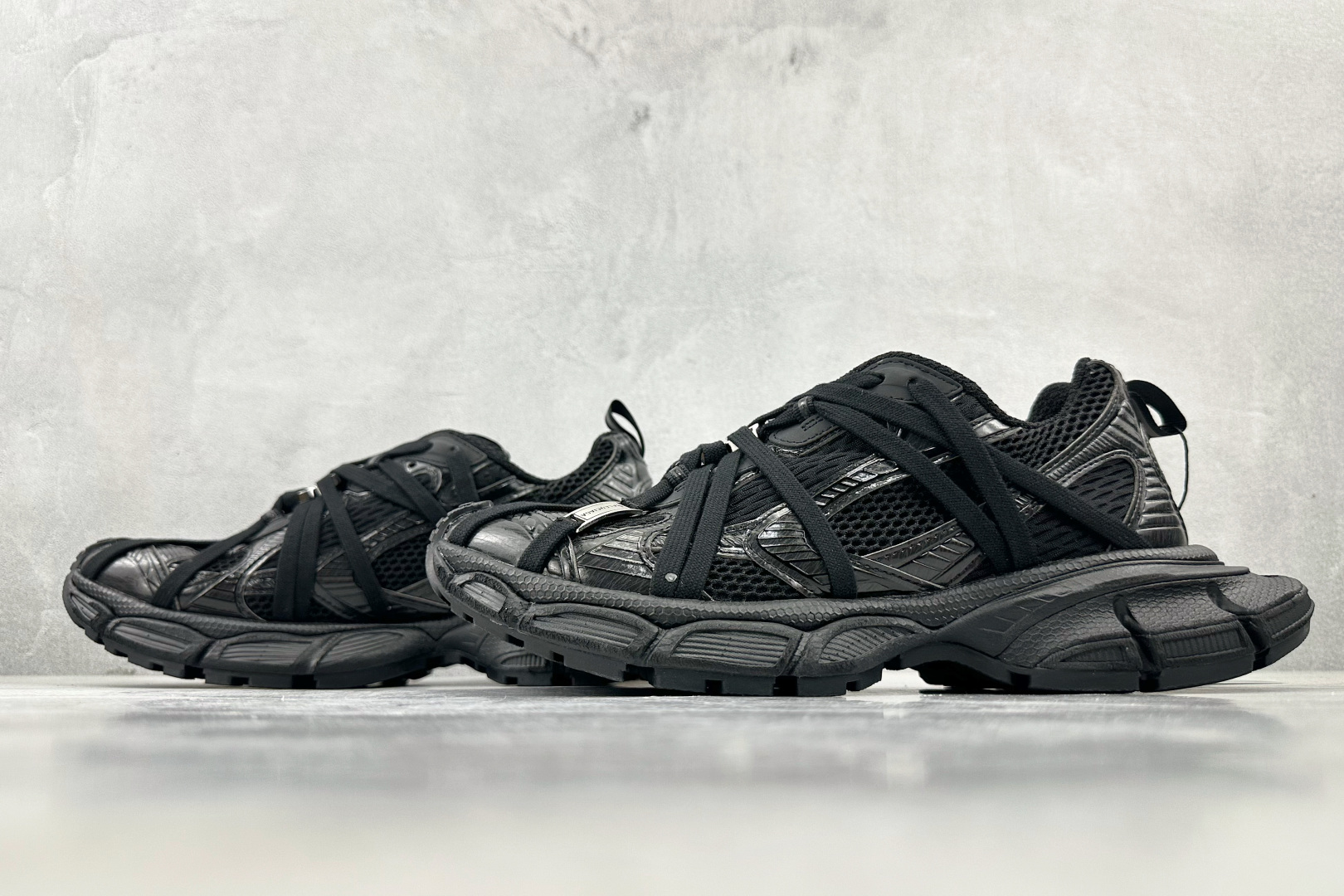  XA 
最新外贸批次Balenciaga 巴黎世家 3XL 黑色

货号：W3XCH1000
尺码：3