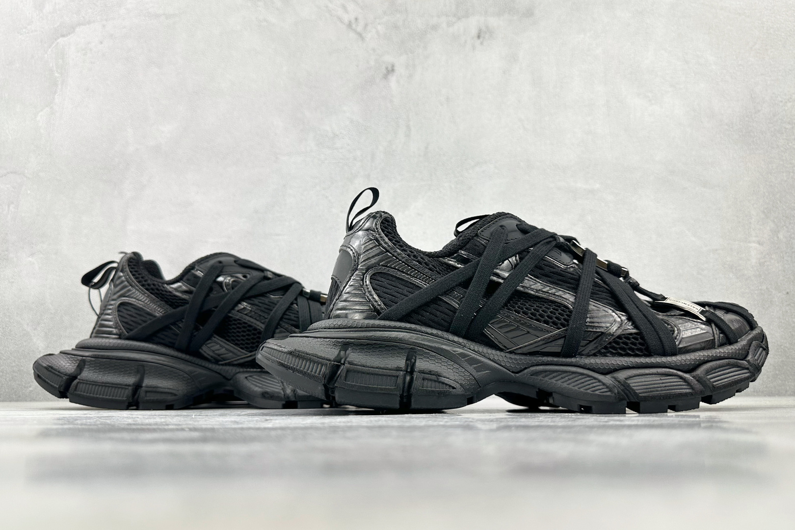  XA 
最新外贸批次Balenciaga 巴黎世家 3XL 黑色

货号：W3XCH1000
尺码：3