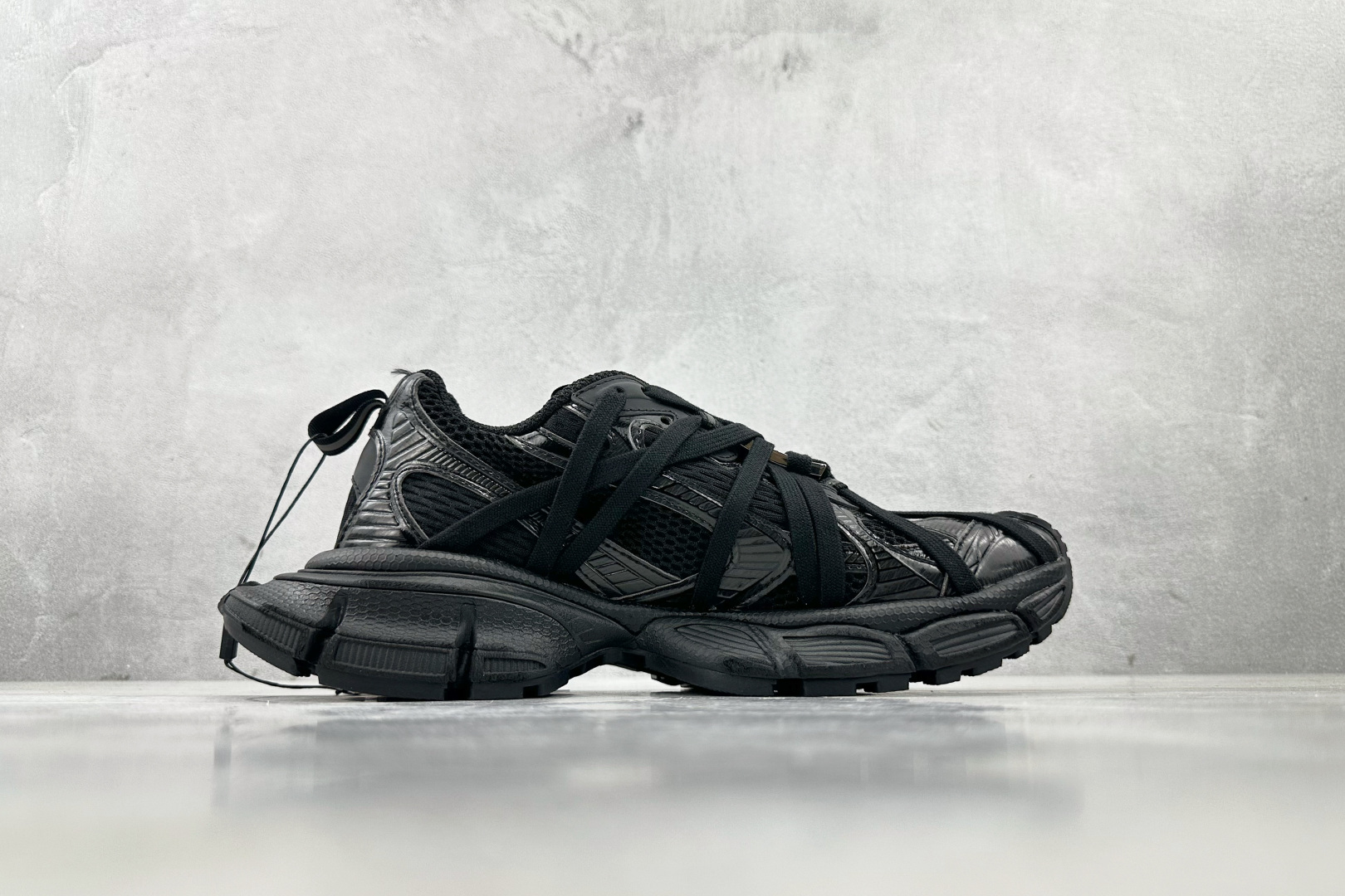  XA 
最新外贸批次Balenciaga 巴黎世家 3XL 黑色

货号：W3XCH1000
尺码：3