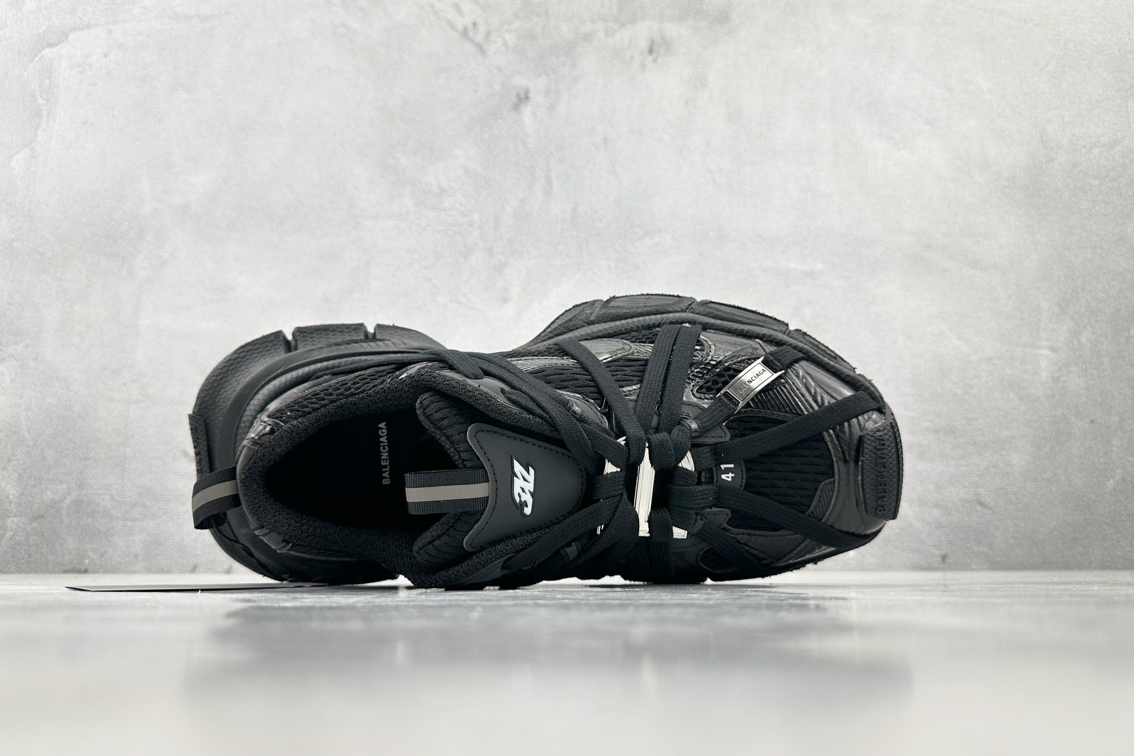  XA 
最新外贸批次Balenciaga 巴黎世家 3XL 黑色

货号：W3XCH1000
尺码：3