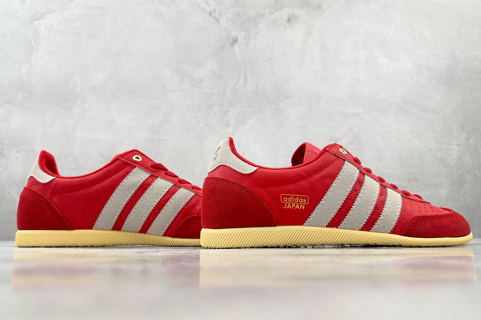 R 版 
出口订单  adidas originals JAPAN W 红白色

货号 ：IG4507
