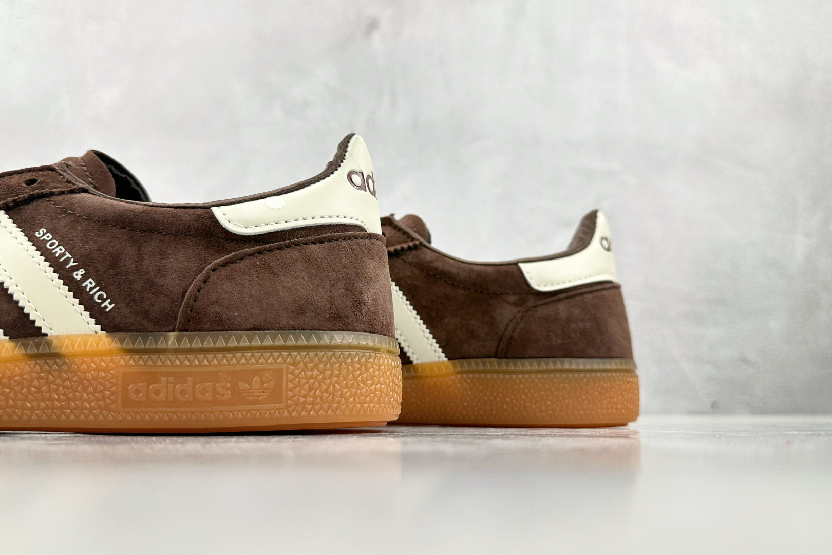 R 版 
出口订单 SPORTY & RICH x adidas originals HANDBALL 