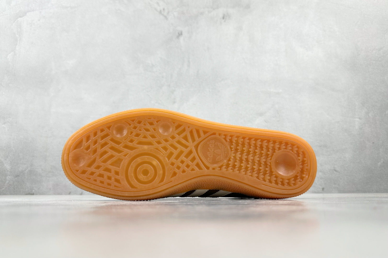 R 版 
出口订单 SPORTY & RICH x adidas originals HANDBALL 