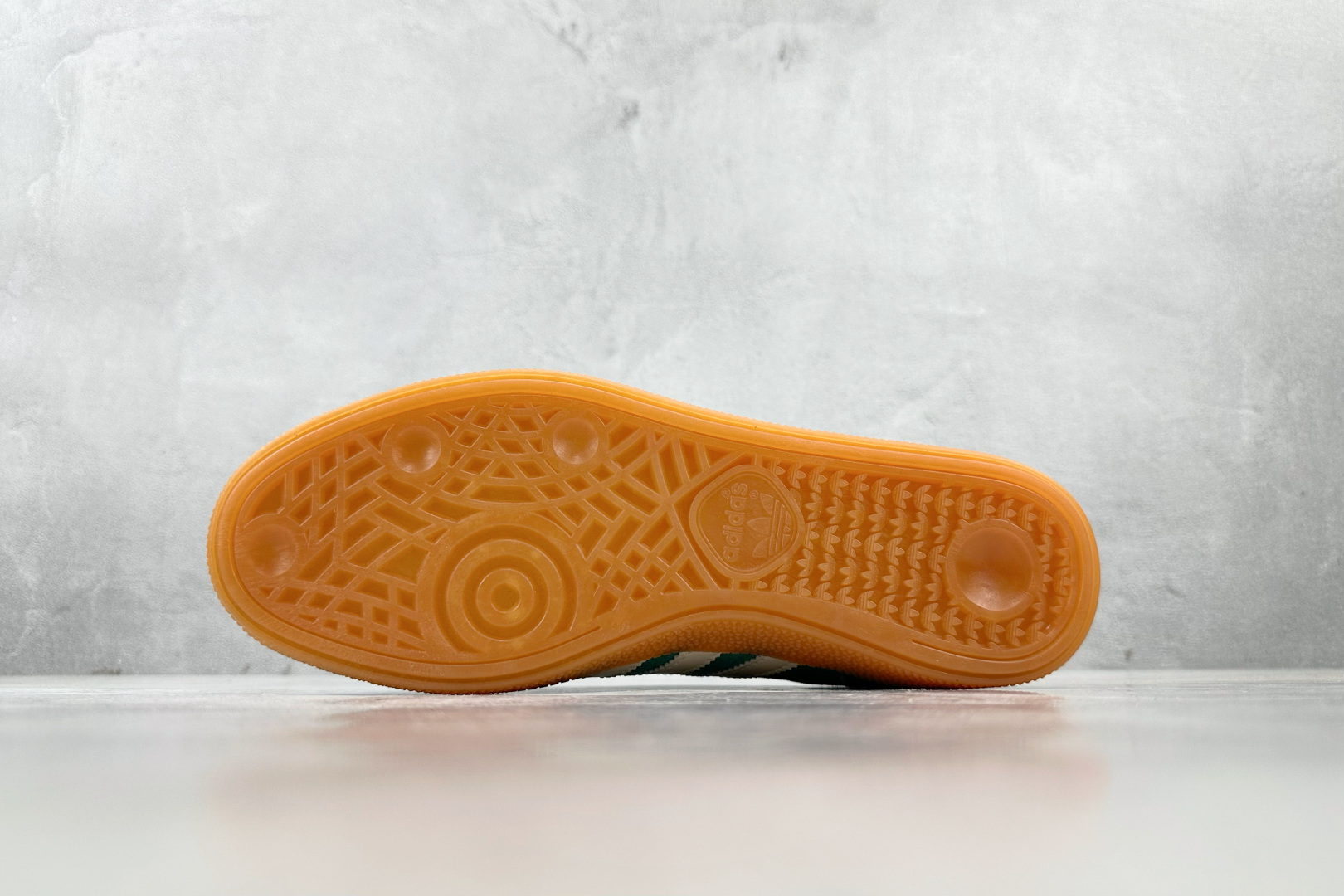 R 版 
出口订单 SPORTY & RICH x adidas originals HANDBALL 
