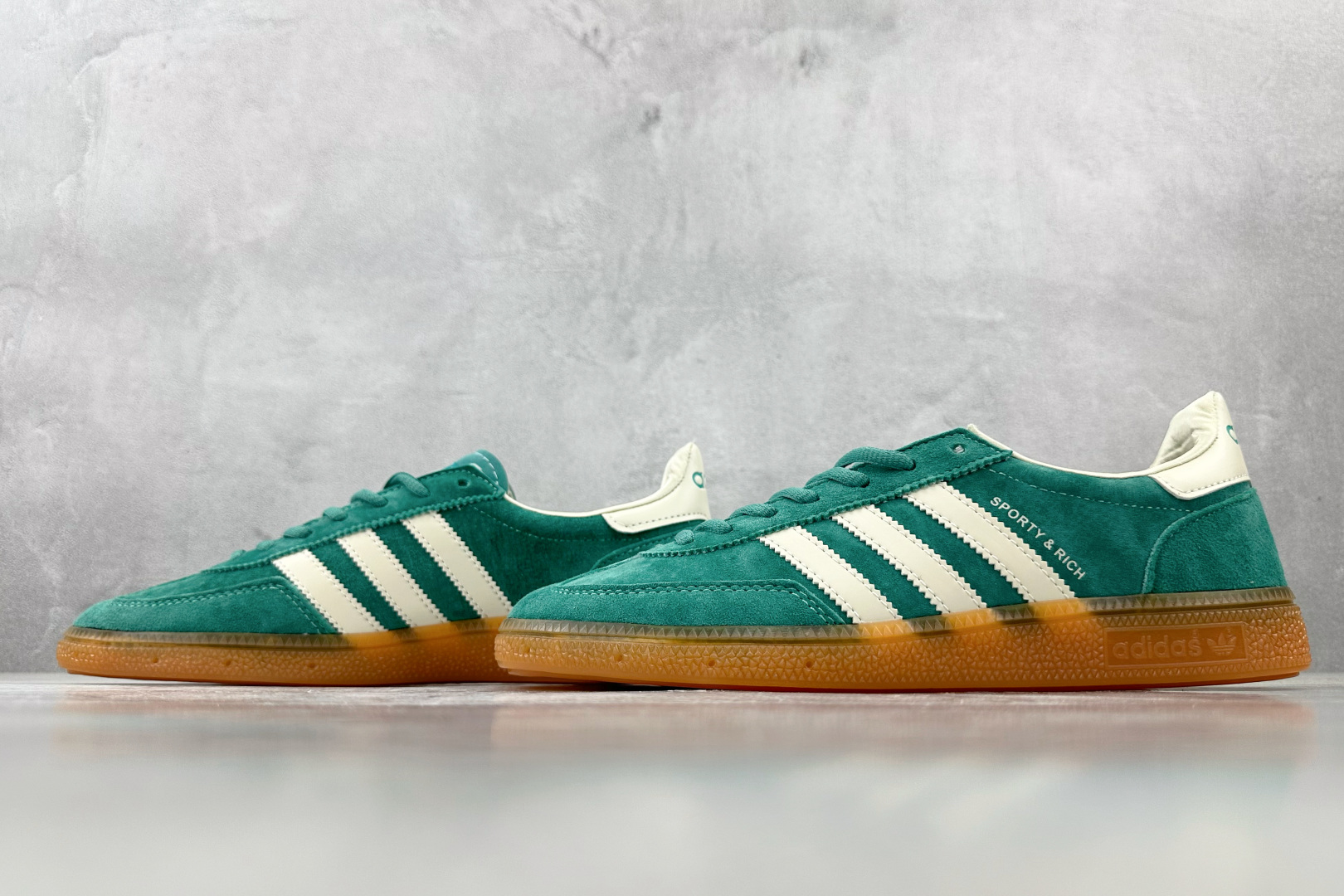 R 版 
出口订单 SPORTY & RICH x adidas originals HANDBALL 