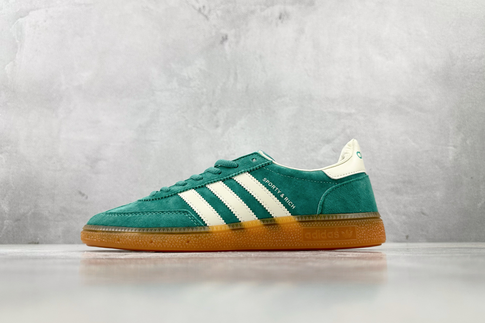 R 版 
出口订单 SPORTY & RICH x adidas originals HANDBALL 