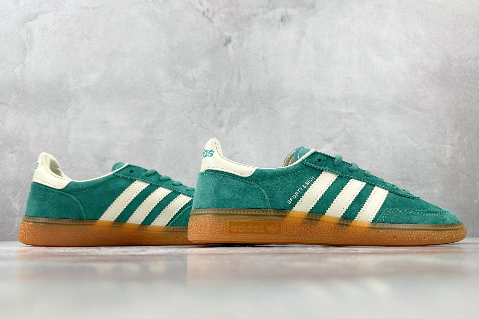 R 版 
出口订单 SPORTY & RICH x adidas originals HANDBALL 