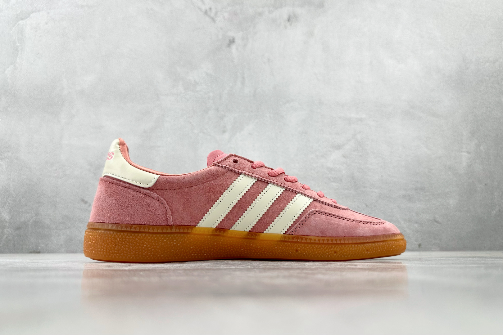 R 版 
出口订单 adidas originals HANDBALL SPEZIAL 粉色

货号 ：