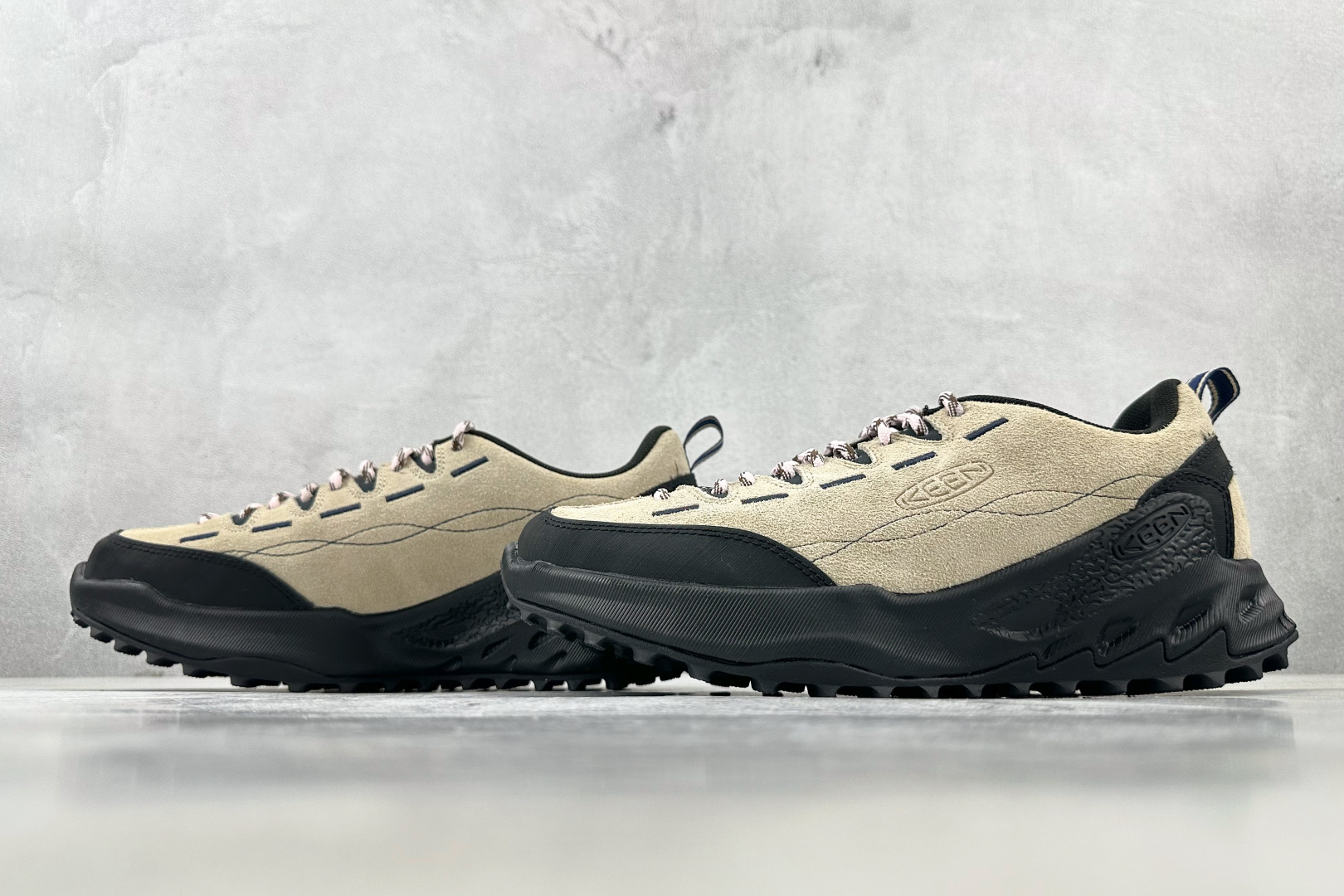 ZX 神版 
KEEN Jasper ZIONIC 米色

货号：
尺码：40 40.5 41 42 4