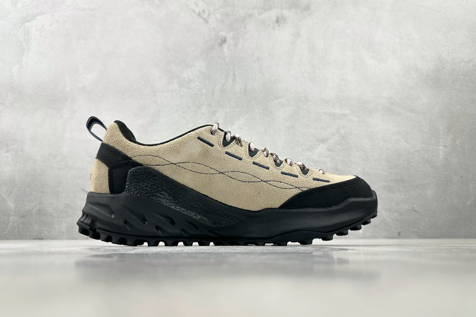 ZX 神版 
KEEN Jasper ZIONIC 米色

货号：
尺码：40 40.5 41 42 4