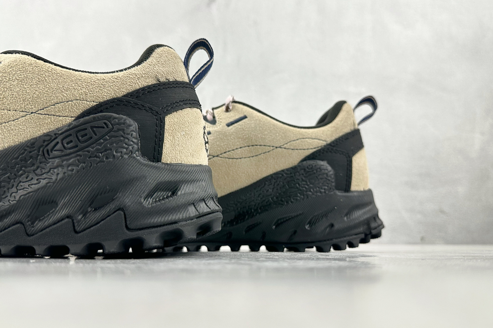 ZX 神版 
KEEN Jasper ZIONIC 米色

货号：
尺码：40 40.5 41 42 4